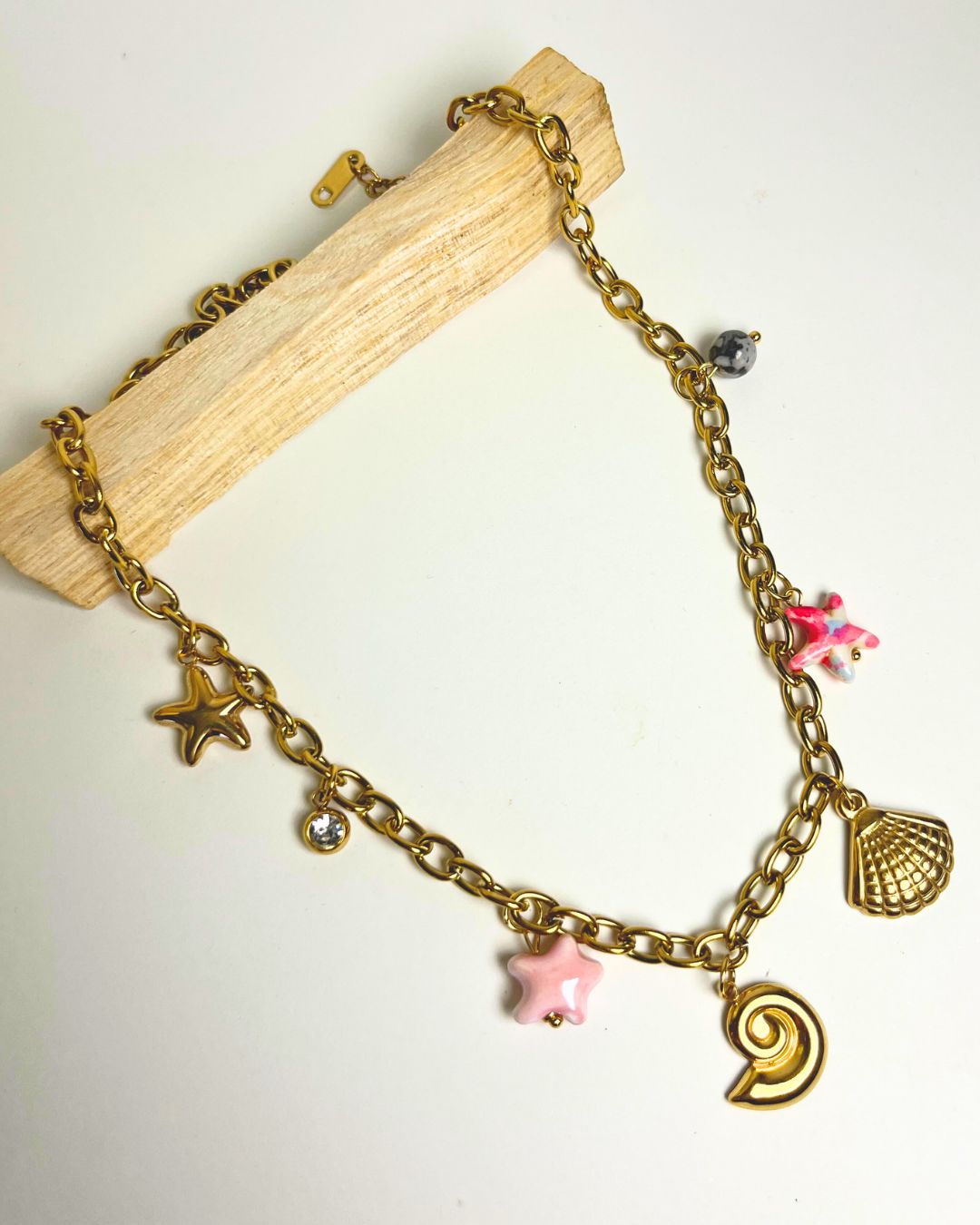 Deniz Charm Çelik Kolye Renkli Deniz Temalı Charmlı Çelik Kolye - Pembe - Görsel 1