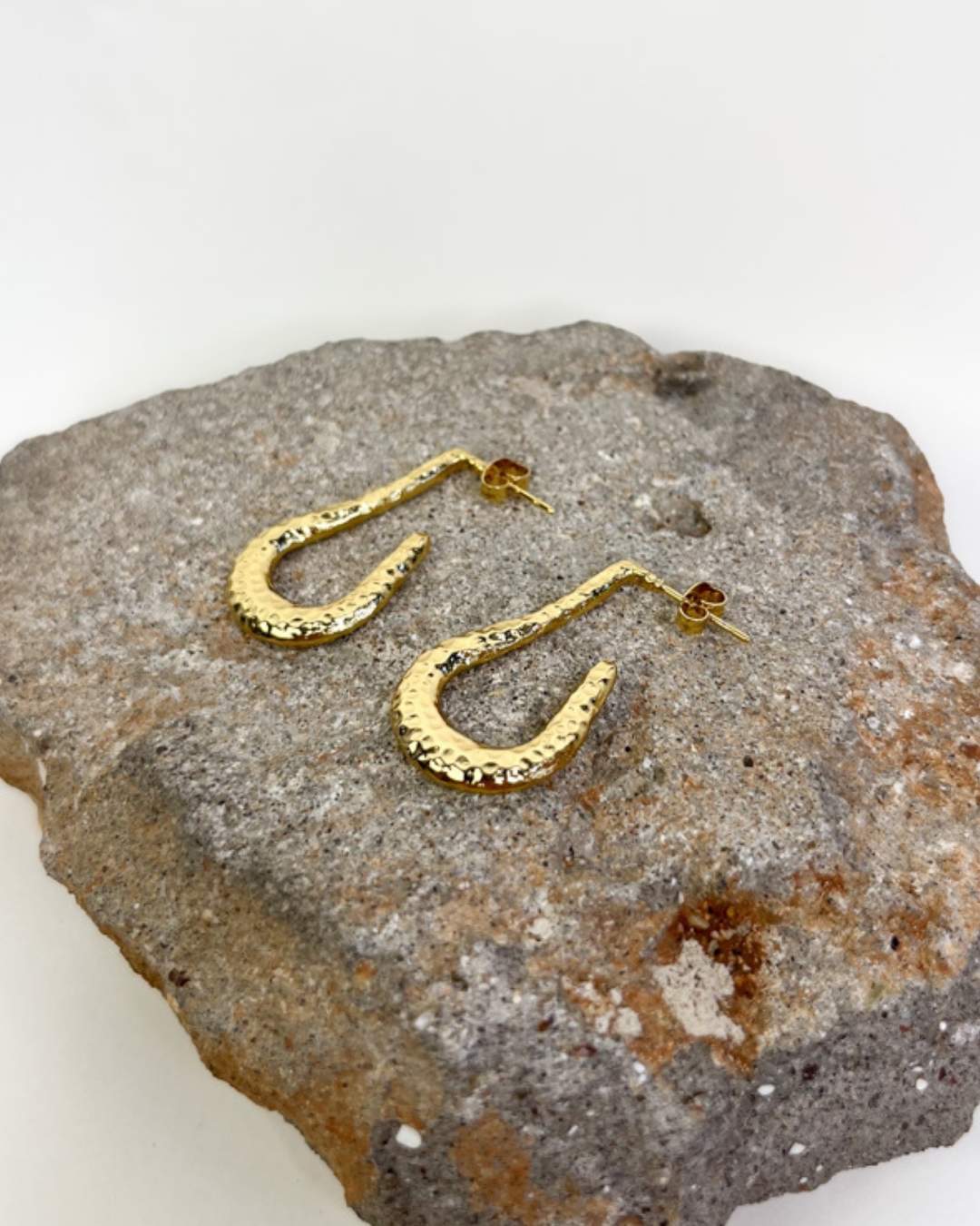 Dokulu kanca küpe gold Dokulu Kanca Küpe - Gold - Görsel 1